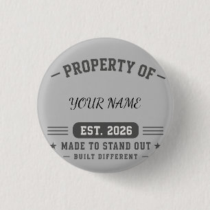 Persoonlijke Eigendom Van Naam – Varsity Stijl Kla Ronde Button 3,2 Cm