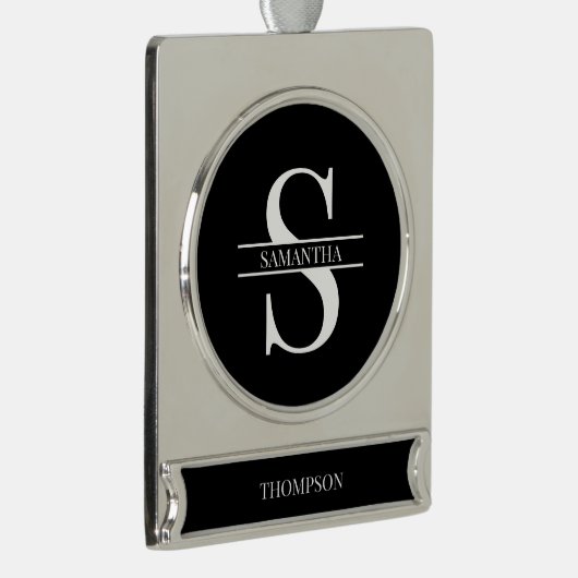 Persoonlijke Elegant Black en White Monogram Naam Verzilverd Banner Ornament (Rechts)