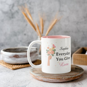 Persoonlijke 'Elke Dag Geef Je Liefde' Bloemige Mo Tweekleurige Koffiemok
