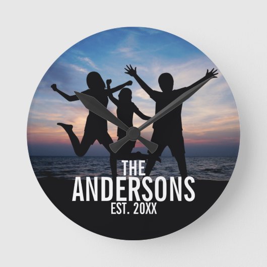 Persoonlijke familiefoto met familienaam ronde klok (Voorkant)