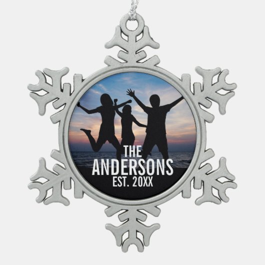 Persoonlijke familiefoto met familienaam tin sneeuwvlok ornament (Voorkant)