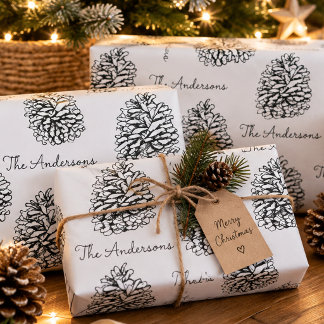 Persoonlijke familienaam dennenappel Kerstmis Cadeaupapier