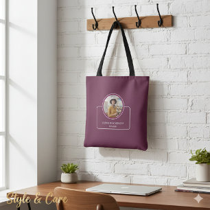 Persoonlijke foto en naam met titel bordeauxrood tote bag