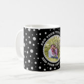 Persoonlijke foto met parels cirkel op zwart koffiemok (Voorkant links)