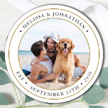 Persoonlijke foto Modern Wedding Favors Ronde Sticker<br><div class="desc">Voeg de afsluitende aanraking toe aan je bruiloft met deze schattige stickers van de aangepaste foto. Ideaal om je huwelijksgunsten te etiketteren voor al je gasten, en voor enveloppe stickers om je te bedanken kaarten. Pas deze foto-stickers aan met uw favoriete koppels foto, hond van een eerdersfoto, of uw pasgestraalde...</div>