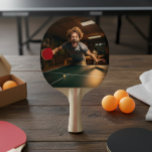 Persoonlijke Foto Sport Speler Tafeltennisbatje<br><div class="desc">Dit ontwerp is gemaakt met digitale kunst. Het kan worden gepersonaliseerd in het voorziene gebied of aangepast door de optie "Klik om verder aan te passen" te kiezen en de naam, initialen of woorden te wijzigen. U kunt ook de tekstkleur en -stijl wijzigen of de tekst verwijderen voor een ontwerp...</div>