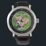 Persoonlijke foto van Dog Modern Pet Eigenaar Horloge<br><div class="desc">Pas je eigen foto aan met je eigen hond op deze schattige, moderne huisdier-eigenaar die kijkt en pas je aan met hun naam onderaan. Een mooi aangepast horlogecadeau voor een hond of katteneigenaar om hun liefde te immoraliseren. Borduurt in zwart met witte cijfers.</div>