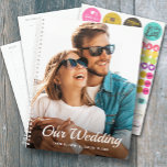 Persoonlijke foto Wekelijks Maandelijkse Bruiloft  Planner<br><div class="desc">De planner van de bruiloft met uw favoriete foto op de voorzijde - gepersonaliseerd met uw details in het kerkschrift. De plank bevat maandelijkse en wekelijkse lay-outs,  12 maanden,  60 pagina's met gelamineerde zachte bekleding voor en achter.</div>