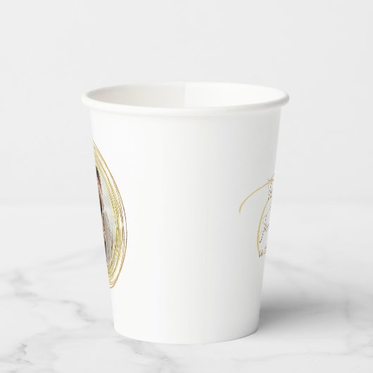 Persoonlijke foto's met het minimale aantal witte  papieren bekers (Links)