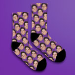 Persoonlijke Funny Photo Face Socks - Paars Sokken<br><div class="desc">Maak grappige sokken bedekt in je gezicht of vrienden met deze makkelijk te gebruiken sjabloon. upload gewoon een uitsnijding van het gezicht of object waarmee je een transparante achtergrond wilt gebruiken, en voila! zorg ervoor dat je het afbeelding zo strak mogelijk naar het gezicht of object kunt uitsnijden. Als je...</div>