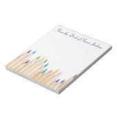 Persoonlijke gekleurde pennen en van de bureau van notitieblok (Linkerzijde)