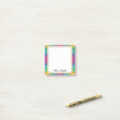 Persoonlijke gekleurde potlood sticky notities voo post-it® notes (Op bureau)