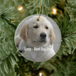 Persoonlijke Golden Retriever Dog Foto en naam Keramisch Ornament<br><div class="desc">Pas deze keepname aan met de foto en naam van uw hond of puppy (of de foto/naam van een ander huisdier of persoon). De tekst luidt "Best Dog Ever" of voeg je eigen tekst toe - We houden van Daisy (de naam van de hond), de verjaardag van de hond of...</div>