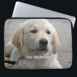 Persoonlijke Golden Retriever Dog Foto en naam Laptop Sleeve<br><div class="desc">Personaliseer uw telefoon en computer hoesjes met deze Golden Retriever foto van de Dog of vervang met de foto en naam van uw hond of puppy (of andere huisdier of persoonlijke foto/naam). De tekst luidt "Best Dog Ever" of voegt je eigen tekst toe - "We houden van Daisy" (de naam...</div>