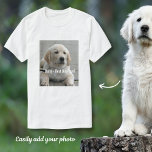 Persoonlijke Golden Retriever Dog Foto en naam T-shirt<br><div class="desc">Personaliseer deze Golden Retriever Dog keepsake met de foto en naam van uw hond of puppy (of een andere foto/naam van uw huisdier of persoon). Tekst leest "Beste hond ooit" of voeg je eigen tekst toe - We love Daisy (de naam van je hond), de verjaardag van je hond of...</div>