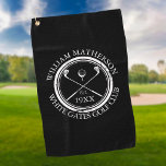 Persoonlijke Golf Club Name Black and White Golfhanddoek<br><div class="desc">Deze golfhanddoeken zijn ideaal voor alle golfclubs en golfclubs,  met een klassiek kruisbeeld van golfclubs en een ontwerp van golfbal en een grens met een oud postzegeleffect. personaliseer de naam van het clublid,  de naam van de golfclub en het jaar waarin de golfclub werd opgericht. Ontworpen door: Thisnotme©</div>