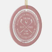 Persoonlijke Golf Hole in One Aandenken Roze Keramisch Ornament (Rechts)