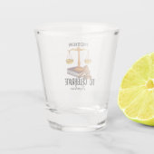 Persoonlijke grappige afgestudeerde rechten shot glas (Achterkant)