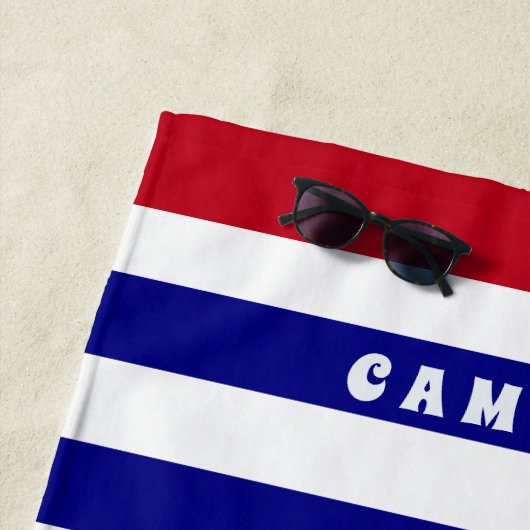 Persoonlijke Haai Wit Blauw Rood Gestreept Kindere Strandlaken (In situ)