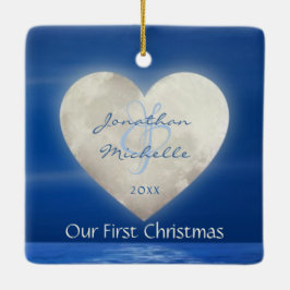 Persoonlijke hartenmoonliefde Onze eerste Kerstmis Keramisch Ornament