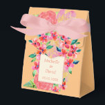 Persoonlijke Hawaïaanse Tropische Bloemensplash Bedankdoosjes<br><div class="desc">Personaliseer je huwelijksfavorieten met de namen van koppels,  huwelijksdatum en de naam van je huwelijksfeestlid of een leuke quote. Vrije waterverf bloemen overgoten met tropische kleur. Hawaïaanse bloemenelementen in kleuren van mango oranje ijs,  jungle groen,  plumeria roze.</div>