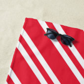 Persoonlijke heldere rode en witte strepen strandlaken (In situ)