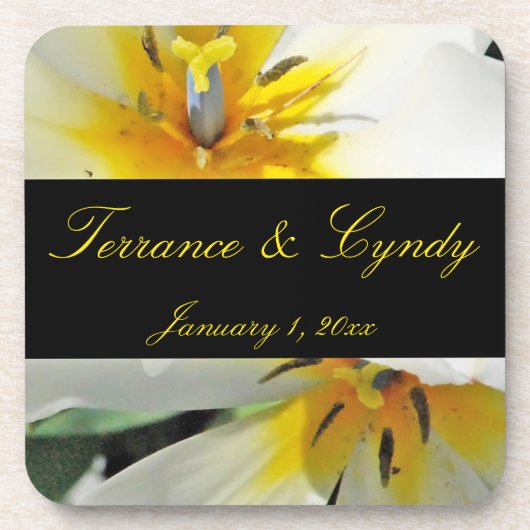 Persoonlijke huwelijksbloemen witte lelies bier onderzetter (Voorkant)