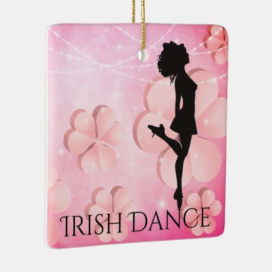 Persoonlijke Ierse dansroze shamrocks Keramisch Ornament (Rechts)