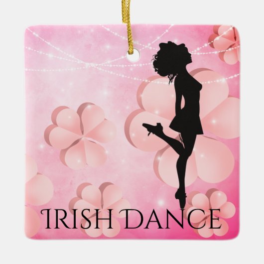 Persoonlijke Ierse dansroze shamrocks Keramisch Ornament (Voorkant)