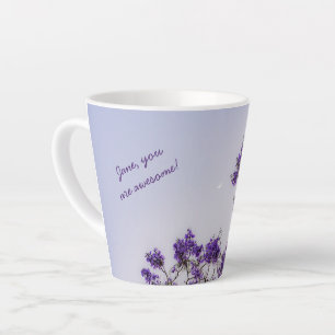 Persoonlijke “Je bent geweldig” Jacaranda-boom Latte Mok
