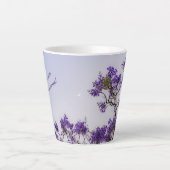 Persoonlijke “Je bent geweldig” Jacaranda-boom Latte Mok (Voorkant)