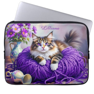 Persoonlijke kat in paarse garen en bloemen laptop sleeve