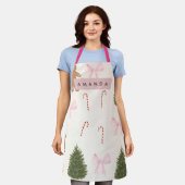 Persoonlijke Kerst Gingerbread & Roze Strik Schort (Gedragen)