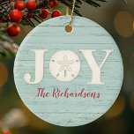 Persoonlijke kerstvreugde met een bediende band vo keramisch ornament<br><div class="desc">Een vrolijke kerstsieraad met een zanddollar en een weersachtergrond voor je kerstbeukendecor. Pas het voor jezelf aan,  of voor een geschenk! Ontworpen voor jou door Blackberry Boulevard.</div>