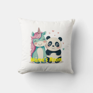 Persoonlijke kinderkamer met eenhoorn en panda kussen