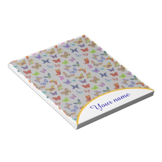 Persoonlijke kleurrijke vlinders notitieblok (Schuin)