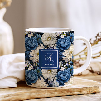 Persoonlijke koffiemok met ontwerper blauwe bloeme