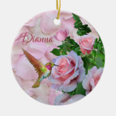 Persoonlijke kolibrie Roze rozen en bloemblaadjes Keramisch Ornament (Voorkant)