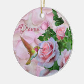 Persoonlijke kolibrie Roze rozen en bloemblaadjes Keramisch Ornament (Links)