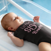 Persoonlijke lichtroze op zwarte Little Sister Kinder Shirts