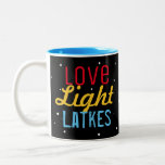 Persoonlijke liefdesverlichting Latkes Hanukkah Fu Tweekleurige Koffiemok<br><div class="desc">Love Light Latkes Black Hanukkah Funny Quote Two-tone mok zal je familie Hanukkah Party opvoeden! Waarom maak geen één voor elke gast - en gebruik hen als plaatskaarten? Dit kleurrijke, humoristische gezegde staat echt op de zwarte sterrennachtachtergrond. Zorg ervoor dat je vrienden en familie glimlachen. Omvat ruimte voor jouw naam...</div>