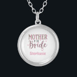 Persoonlijke luipaard Afdrukmoeder van bride Gift Zilver Vergulden Ketting<br><div class="desc">Pas dit zilveren ketting of de locatie aan voor de moeder van de bruid. De roze en grijze luipaard zijn trendy en dit zal een groot geschenk voor haar zijn. Zie onze voor moeder van de bruidegom en bruidsmeisjes.</div>