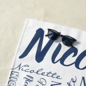 Persoonlijke meisjes met lange naam bij paarden strandlaken (In situ)