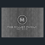 Persoonlijke monogram familienaam & datum vaststel snijplank<br><div class="desc">Moderne decoratieve glazen snijplanken voorzien van een gestileerd monogram in zwart,  grijs en wit leisteen met moderne typografie. Pas het initiaal van het douanemonogram,  familienaam en vastgestelde datum aan. Een perfect bruiloft of huisverwarmingsgeschenk voor het stijlvolle koppel.</div>