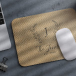 Persoonlijke monogram naam elegant chic muismat<br><div class="desc">Aangepaste monogrammed familienaam moderne elegante chic rustic stijlvol licht beige burlap gepersonaliseerd mousepad.       Een modern cadeau voor bruiloften,  verjaardagen,  Thanksgiving,  Kerstmis of andere gelegenheden.</div>