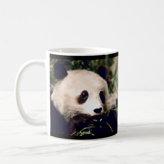 Persoonlijke Mug Sweet PANDA MUNCHING OP BAMBOO Koffiemok (Links)