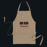 Persoonlijke naam BBQ King apen voor mannen Standaard Schort<br><div class="desc">Persoonlijke naam BBQ King komt voor mannen. Grappig verjaardagsgeschenk voor jongens die houden van grillen en koken in de openlucht. Koop er een voor chef-kok vader, oom, man, opa, broer enz. Humorische barbecuespannen in wit, beige en geel. Manly design met coole westerne cowboyletters. Maak je eigen met een aangepaste naam....</div>