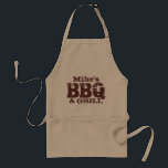 Persoonlijke naam BBQ-pron voor jongens | Bruin-be Standaard Schort<br><div class="desc">Persoonlijke naam BBQ-pron voor jongens. Donkerbruine beige kleuren. Mike's BBQ en grill.  naam. Schuif buiten het barbecue cadeauidee voor vader,  oom,  echtgenoot,  opa,  broer enz.</div>