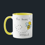 Persoonlijke naam | Bee Happy Mok<br><div class="desc">Cute Bee happy, mok koffie/thee, met jouw naam en een schattige bijen, perfect als geschenk, voor alle feestdagen en gelegenheden. De doopvontstijlen, de grootte en de kleuren kunnen worden veranderd door op de pas verdere verbinding na het personaliseren te klikken.</div>