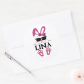 Persoonlijke naam crème roze Bunny met zonnebril Ronde Sticker (Envelop)